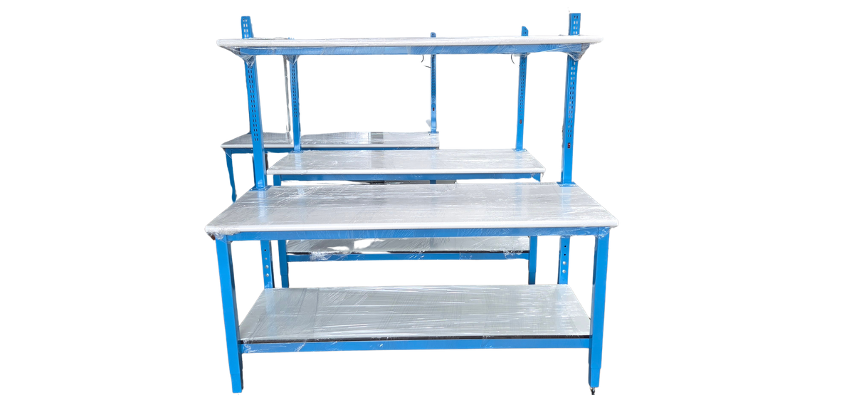 Mobiliario industrial con estructura azul y superficies metálicas
